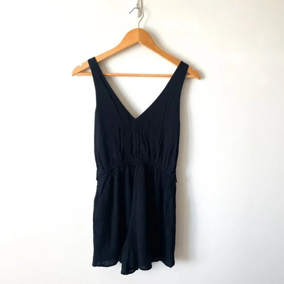 Abercrombie & Fitch Gauze Tie Front Sleeveless Romper Black Size Small - Picture 4 of 6